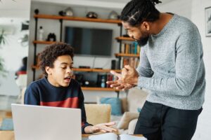 a parent and child argue, signs of unhealthy family dynamics