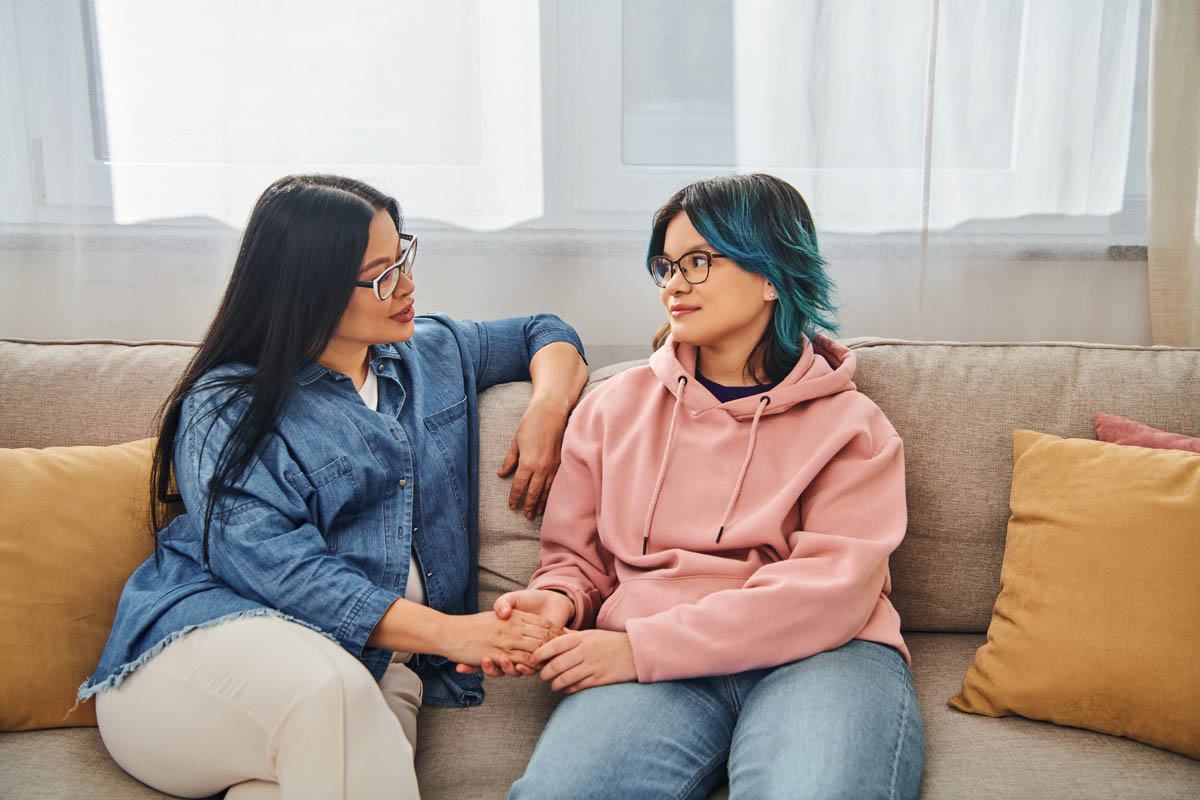 Parent and teen talking at home, supportive aftercare following residential treatment. Guide for Los Angeles families.